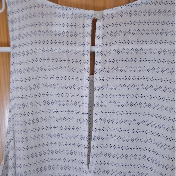 Old Navy Sleeveless Top Women's Large Lightweight Flowy Keyhole Geometric Layer - Picture 4 of 8